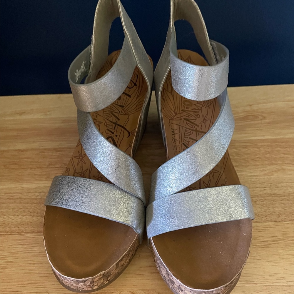Blowfish size 7 Silver sandal wedges